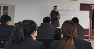 魯東環(huán)保對(duì)客戶進(jìn)行反滲透日常維護(hù)、故障診斷技術(shù)培訓(xùn)